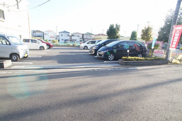 【オネスティ　ユー　カレントの駐車場】