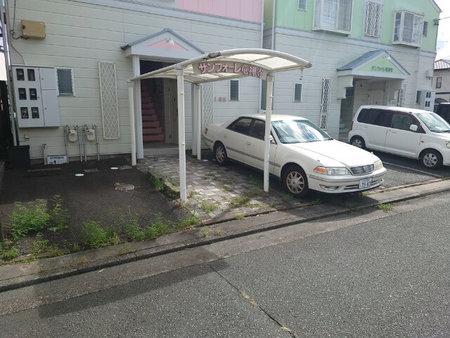 【浜松市中央区龍禅寺町のアパートの駐車場】