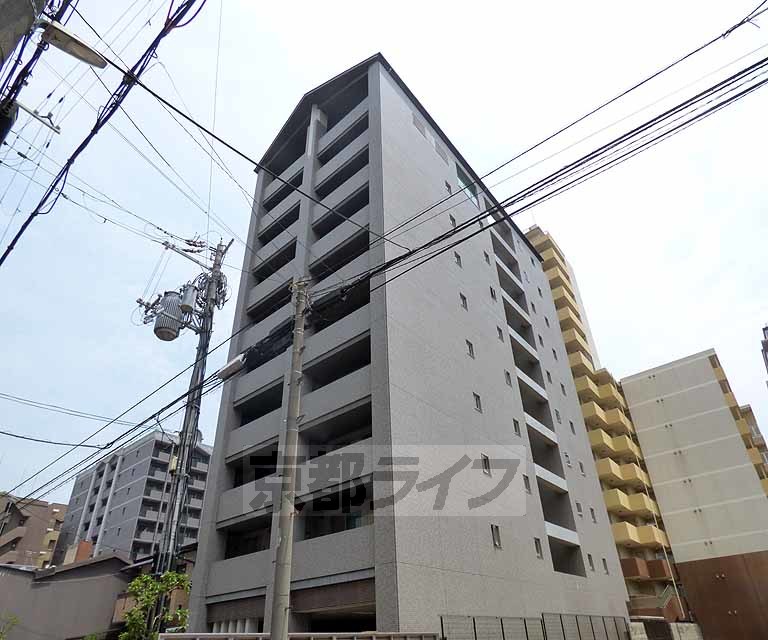 【京都市下京区石井筒町のマンションの建物外観】