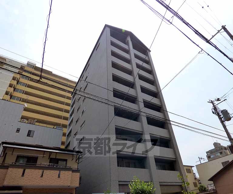 【京都市下京区石井筒町のマンションの建物外観】