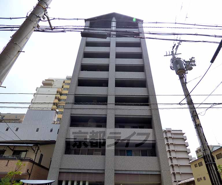 【京都市下京区石井筒町のマンションの建物外観】