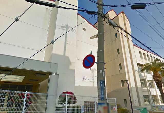 小学校　神戸市立東須磨小学校（小学校）まで449m