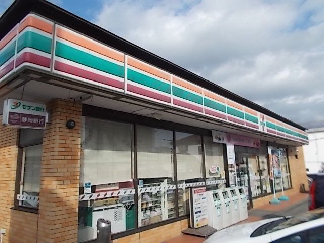 コンビニ　セブンイレブン富士比奈店（コンビニ）まで450m