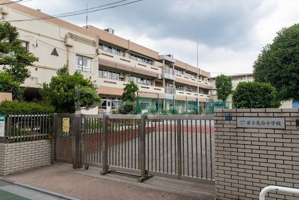 小学校　板橋区立富士見台小学校（小学校）まで480m