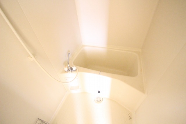 バス・シャワールーム　同物件、別号室のものです。