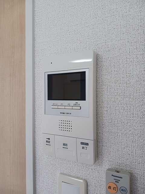 セキュリティ　モニター付きドアホンで安心です。