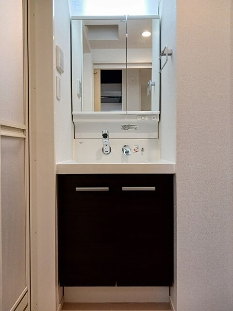 洗面設備　洗髪洗面化粧台です。