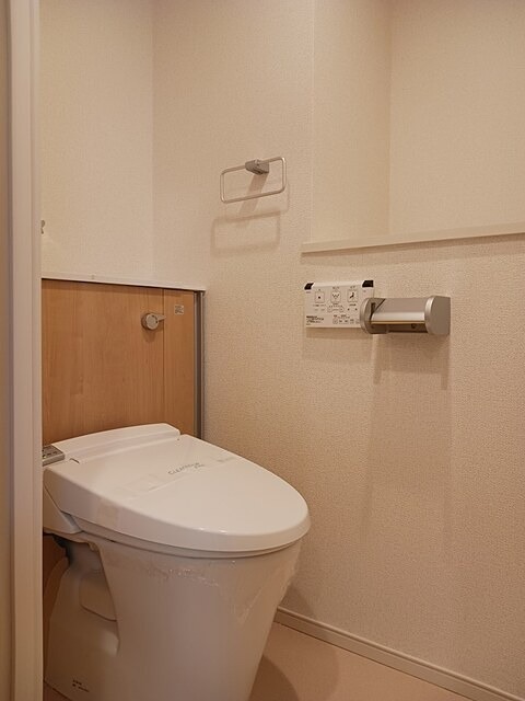 トイレ　温水洗浄便座です。