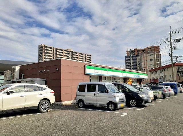 コンビニ　ファミリーマート（コンビニ）まで350m