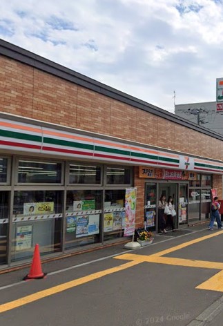 コンビニ　セブンイレブン札幌琴似1条7丁目店（コンビニ）まで176m