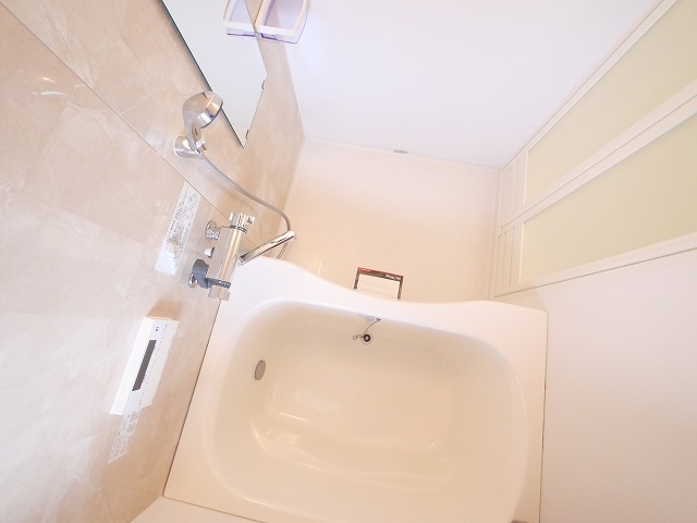 バス・シャワールーム　落ち着いた空間のお風呂です