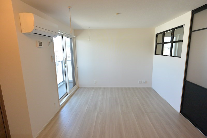 居室・リビング　フローリング仕上げ