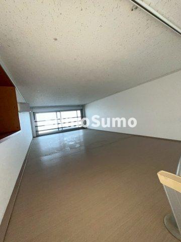 その他部屋・スペース　開放的な寝室です