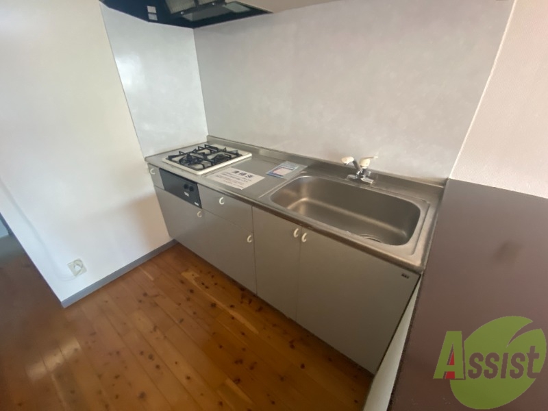 キッチン　キッチンは作業台もあり広めなので使いやすそうですね。