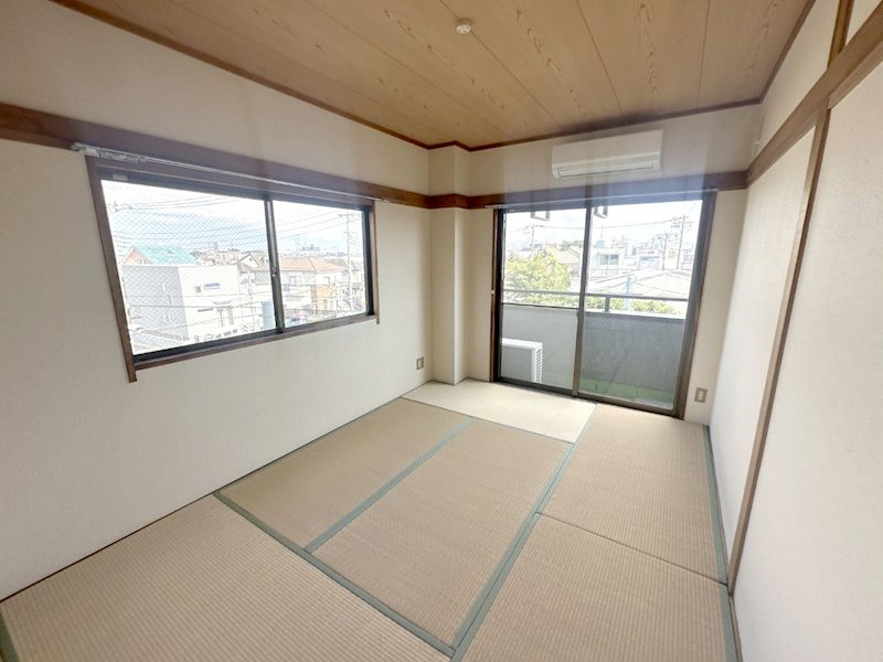 その他部屋・スペース　２面採光の明るい室内