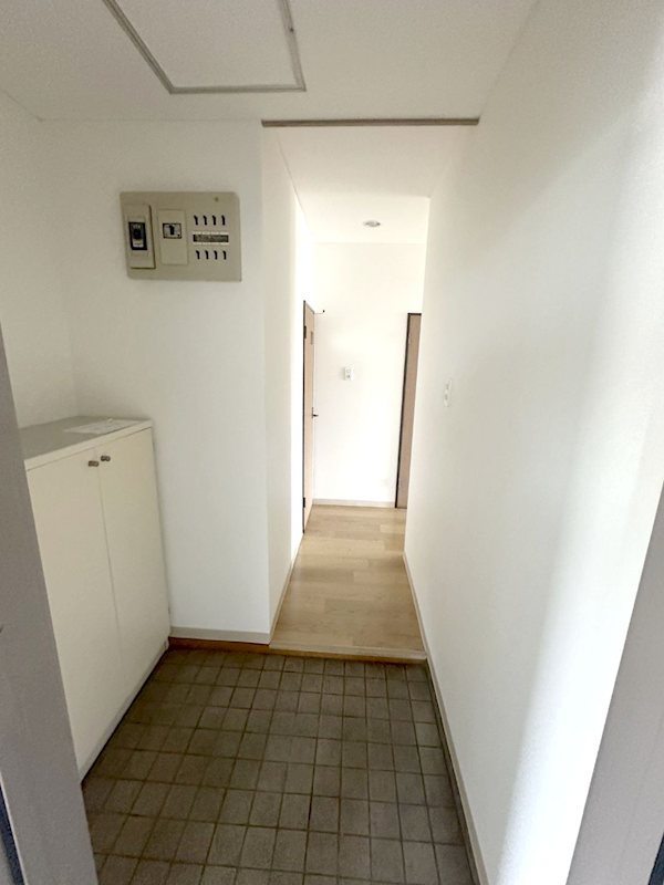 玄関　広々と開放的な玄関ホール