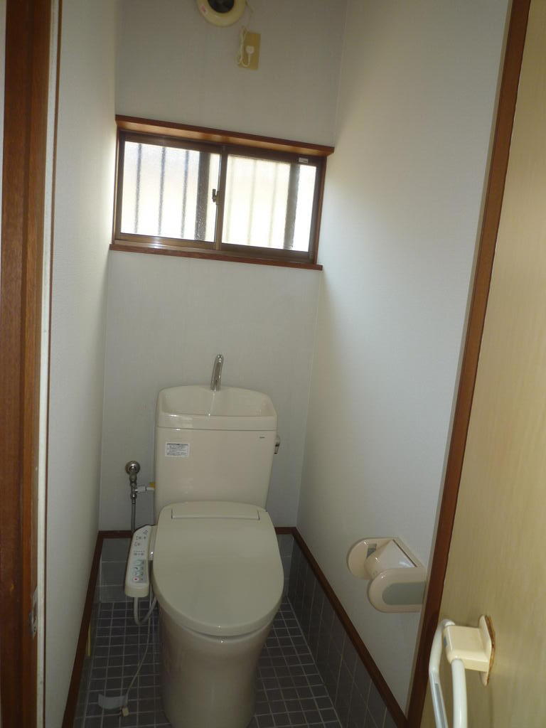 トイレ　温水洗浄便座