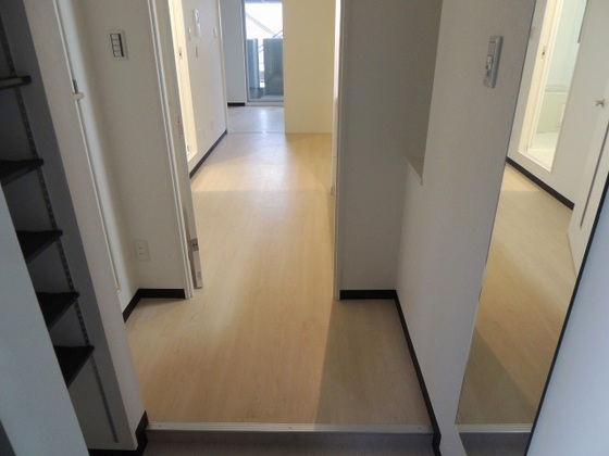 玄関　※掲載写真は同マンション別部屋参考写真となります。