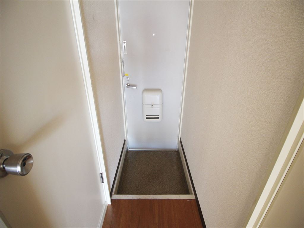 玄関　別部屋の写真です。