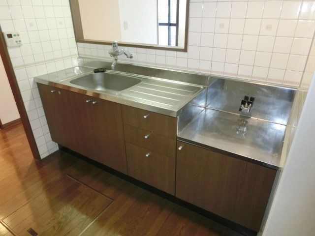 キッチン　対面式のキッチンです。