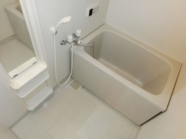 バス・シャワールーム　きれいなバスルーム。