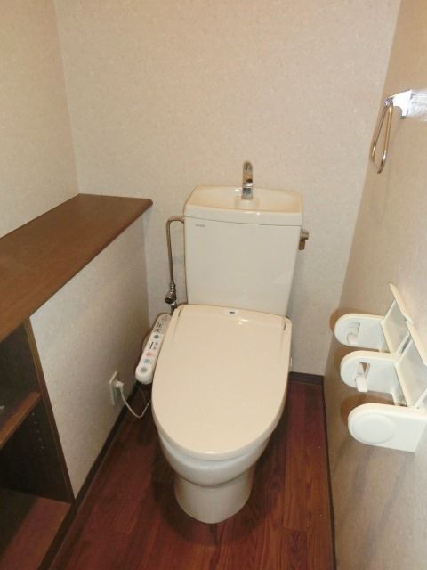 トイレ　洗浄機能付き。
