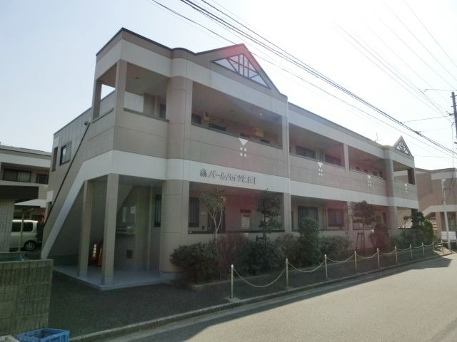 建物外観　近くにスーパーとマツモトキヨシがあります。