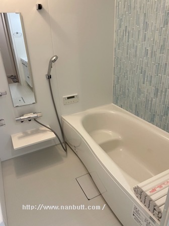 バス・シャワールーム　浴室乾燥機・追い焚き機能付き一坪バス