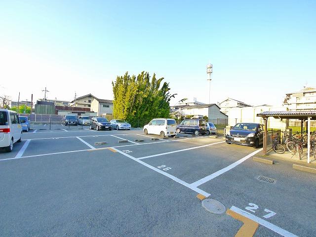 駐車場　駐車スペースもあります