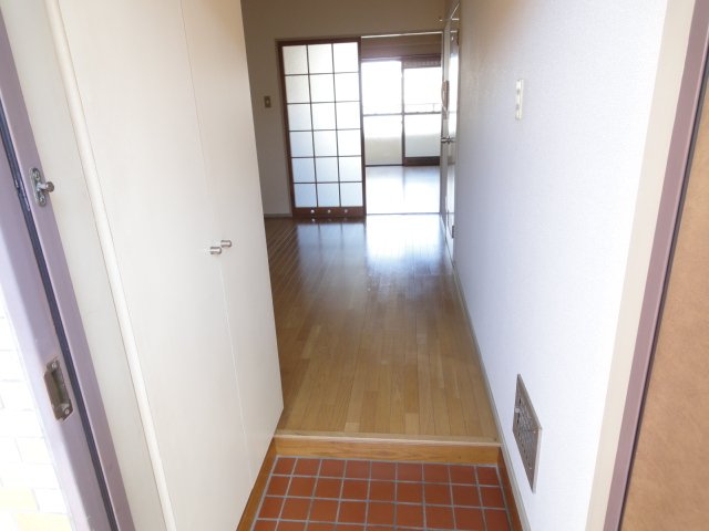 玄関　同物件、別号室のものです。