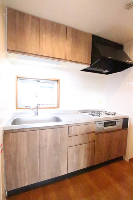 キッチン　三口ガスコンロ設置済みのキッチン♪