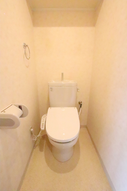 トイレ　温水洗浄機能付きのトイレです