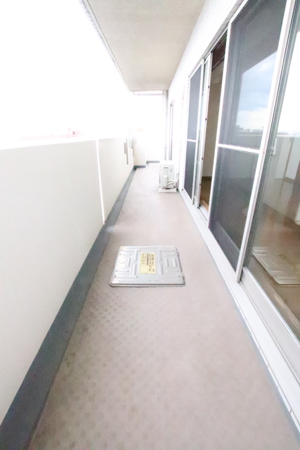 バルコニー　物干し竿設置可能で外干しも楽々♪