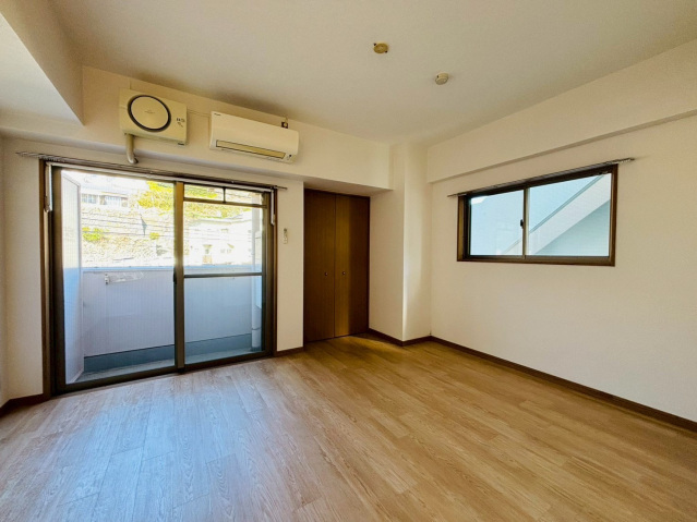 居室・リビング　☆8.3帖の洋室☆