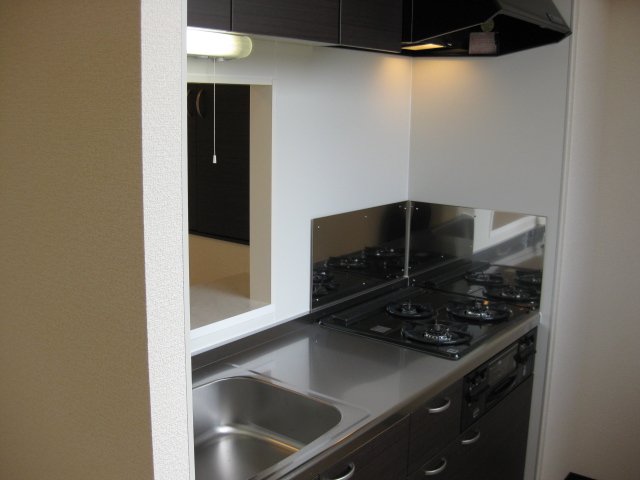 キッチン　使い勝手の良い３口コンロ付！収納もたっぷり♪