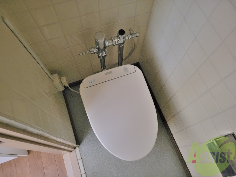 トイレ　お手洗いはコチラ。こじんまりとした感じがグッド。