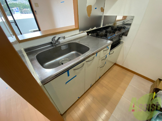 キッチン　キッチンはこんなに広いです。使い勝手が良さそうですね。