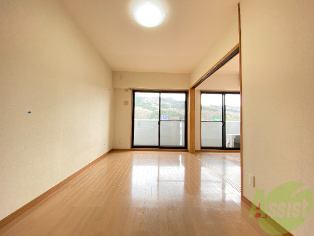 その他部屋・スペース　陽がたくさん入ってきて毎朝の目覚めが良くなりそうな寝室です。