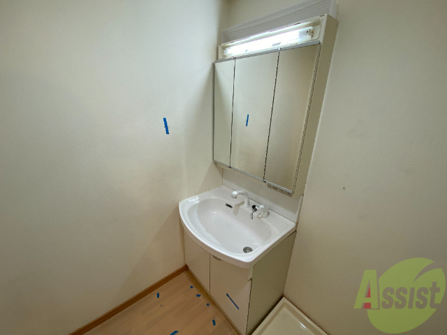 洗面設備　収納スペースがたくさんあるので小物も置けちゃう洗面所です。