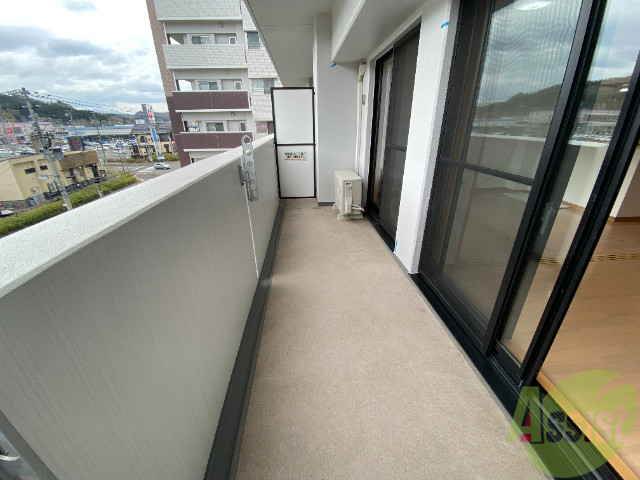 バルコニー　バルコニーはこちらです。広いのでのびのびと作業ができますね