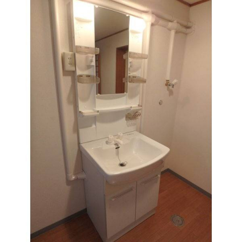 洗面設備　独立洗面台、朝の身支度には欠かせません