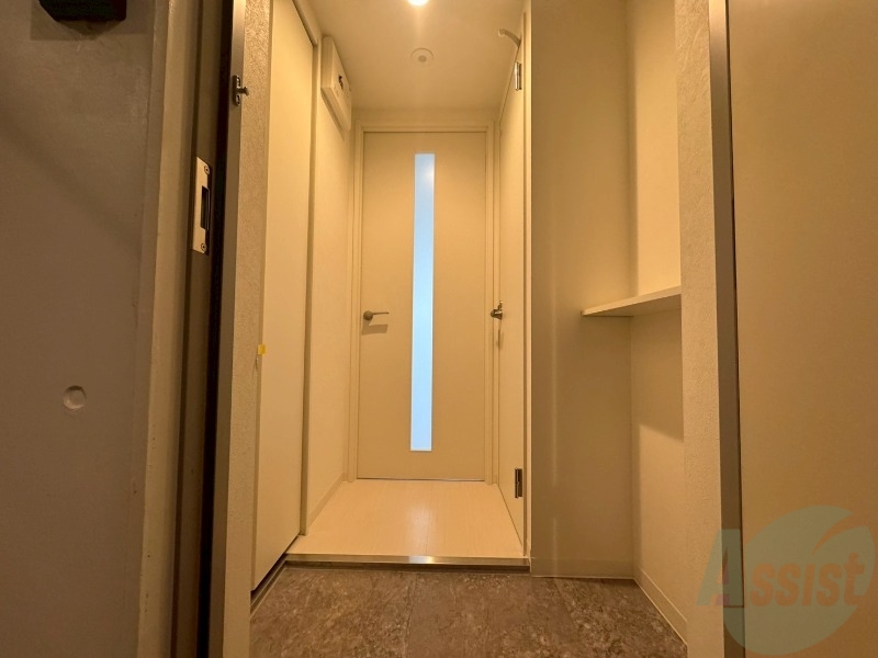 玄関　玄関です。すぐ広いリビングにつながっています。