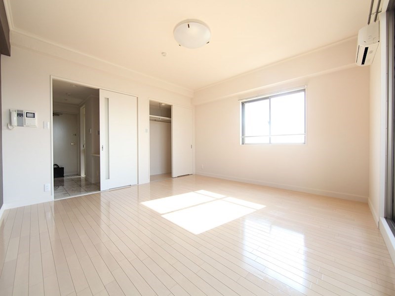 居室・リビング　洋室12.3帖　ウォークインクローゼット（収納充実してます）