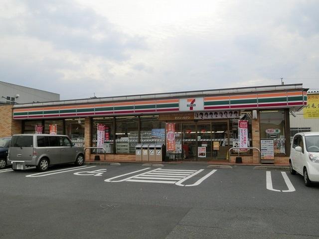 コンビニ　セブンイレブン八幡本城1丁目店（コンビニ）まで400m
