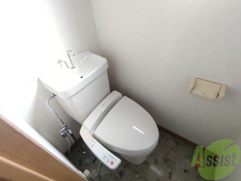 トイレ　トイレとお風呂が別なので清潔に使えて嬉しいですね。