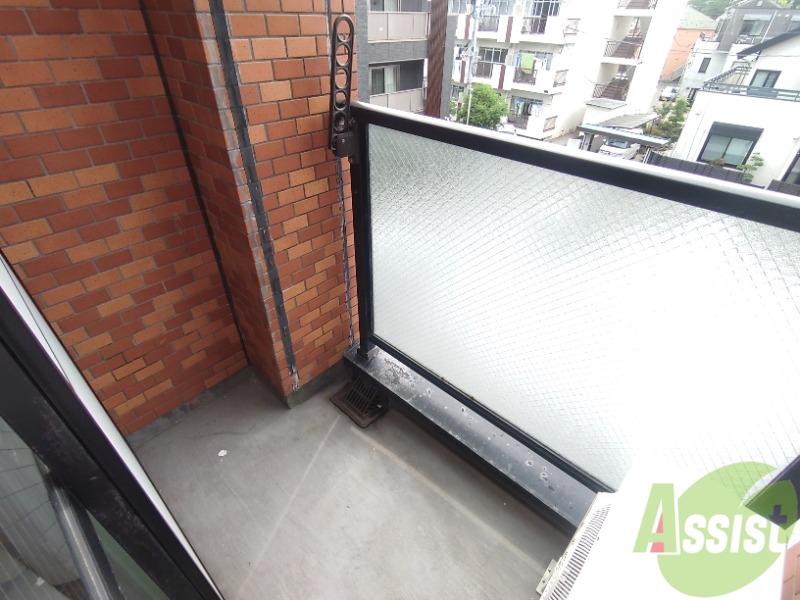 バルコニー　バルコニーがあるので洗濯物は外に干せそうですね～