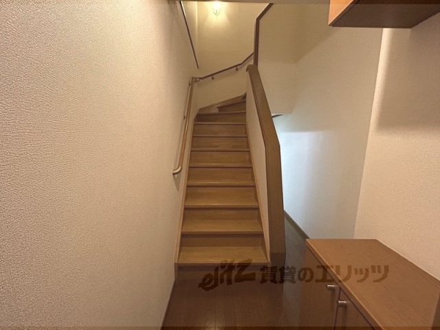 玄関　階段