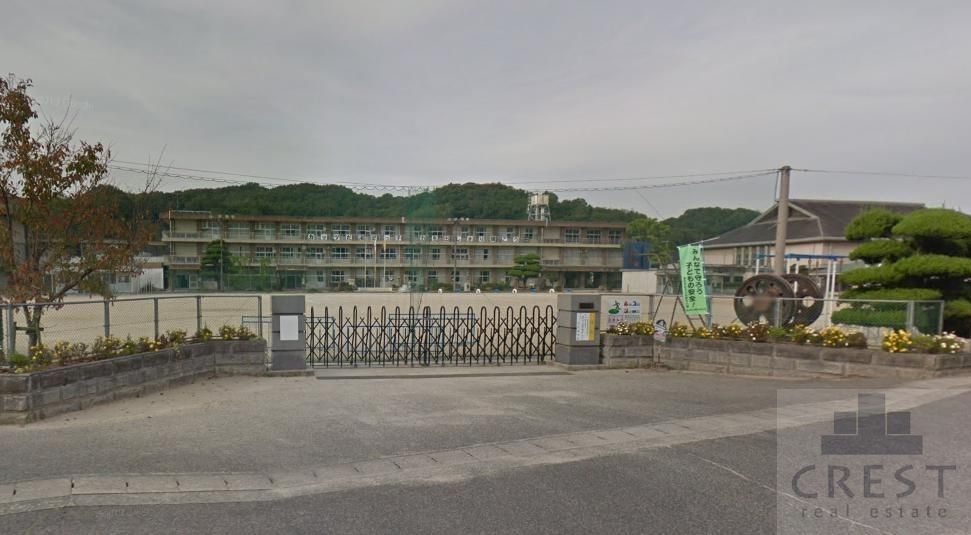 小学校　福山市立湯田小学校（小学校）まで720m