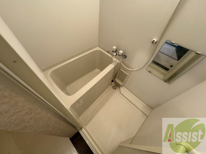 バス・シャワールーム　バスルームはこちらです。広々としてゆったり休めます。