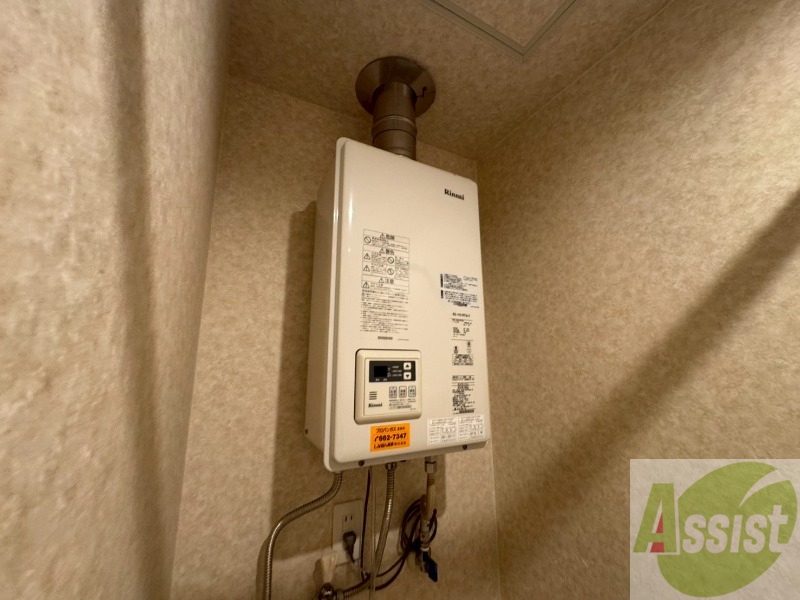 その他設備　給湯器は簡単操作で温度調整ができますよ。